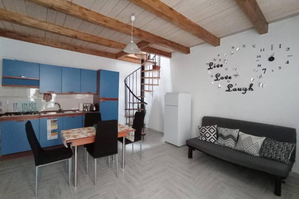 B&B La Piccola Maison Ploaghe Εξωτερικό φωτογραφία
